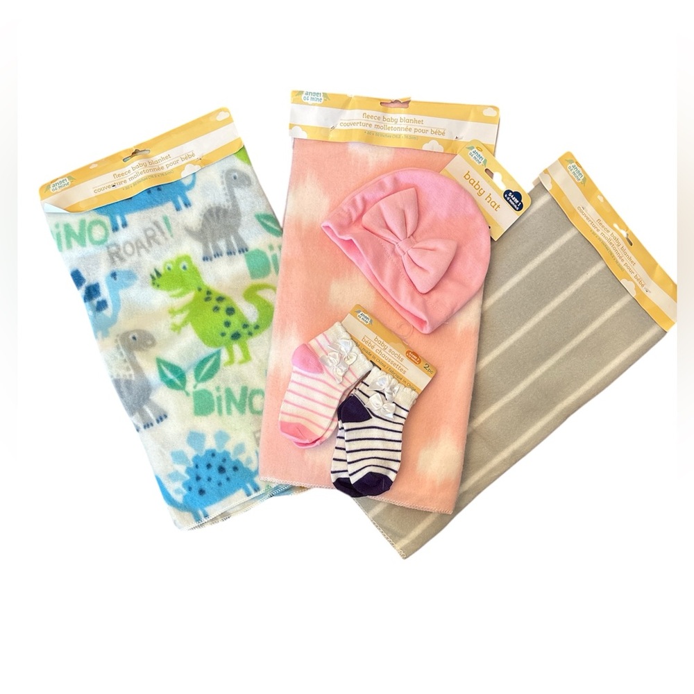 Pink Baby blanket (3) Hat and Socks Set
